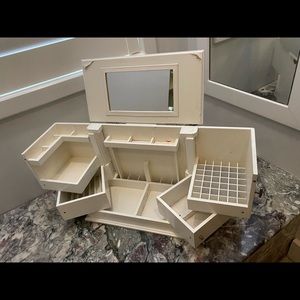 Makeup Organizer, used, by Lori Greiner, as seen on Shark Tank